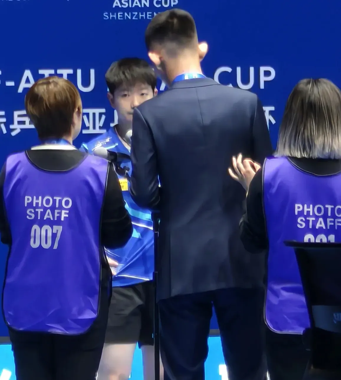 亚洲杯赛后采访曝光，内幕引发热议