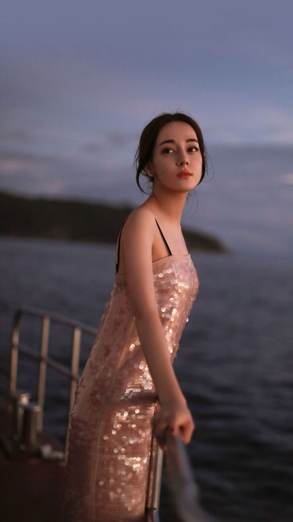 东契奇主宰年度焦点战，黄蜂压哨绝杀老鹰，NBA之夜的双重奏